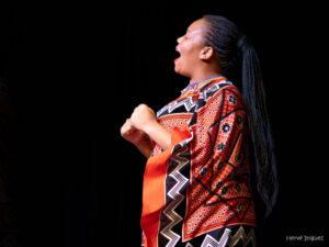 Danseuse sud africaine IMG 2311 Avec accentuation Bruit Canon EOS M50m2 Herve Iniguez